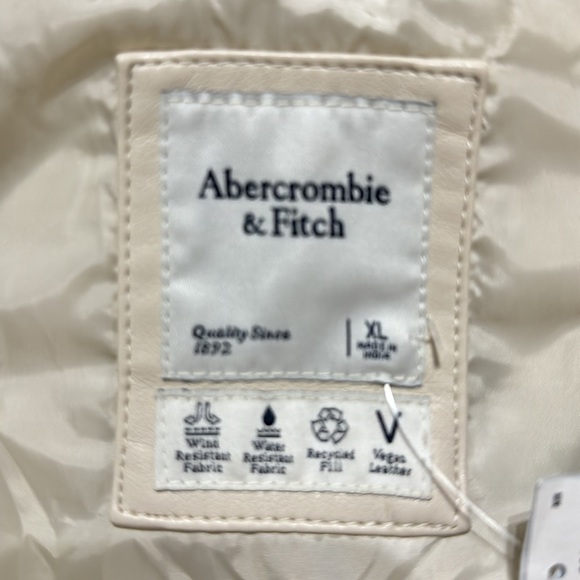 Abercrombie & Fitch NWT Vegan Leather Ladies Puffer Vest - Picture 7 of 8